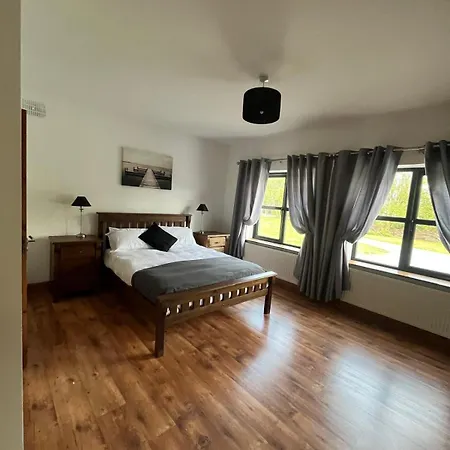 Fabulous 4 Bedroom House, Gateway To Connemara