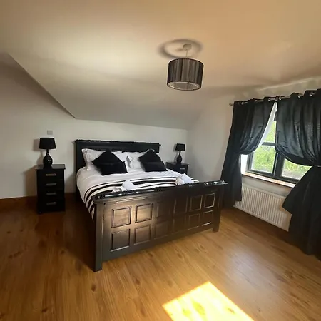 Fabulous 4 Bedroom House, Gateway To Connemara *