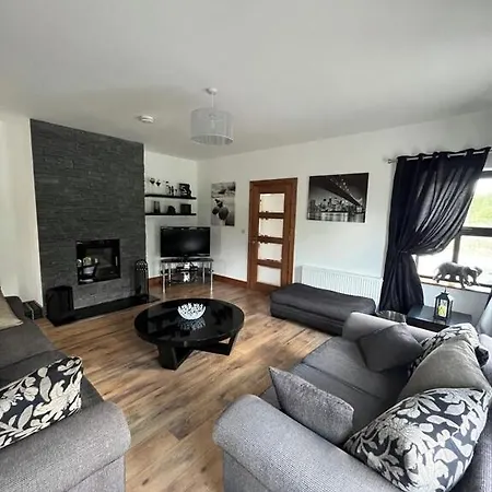 Fabulous 4 Bedroom House, Gateway To Connemara