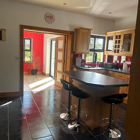 Fabulous 4 Bedroom House, Gateway To Connemara Holiday home