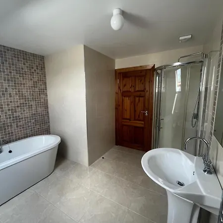 Fabulous 4 Bedroom House, Gateway To Connemara Semesterbostad *