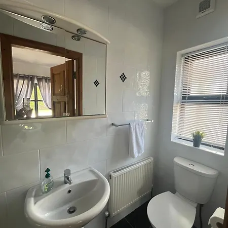 Fabulous 4 Bedroom House, Gateway To Connemara Holiday home *