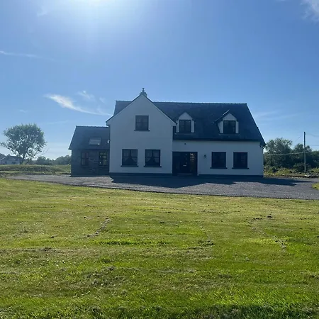 Fabulous 4 Bedroom House, Gateway To Connemara * Galway