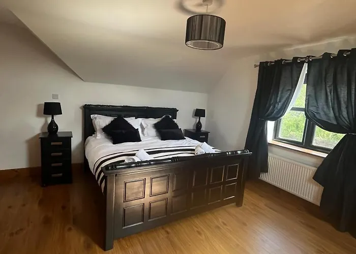 Fabulous 4 Bedroom House, Gateway To Connemara *