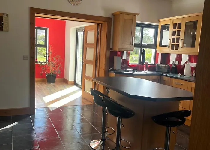 Fabulous 4 Bedroom House, Gateway To Connemara 펜션