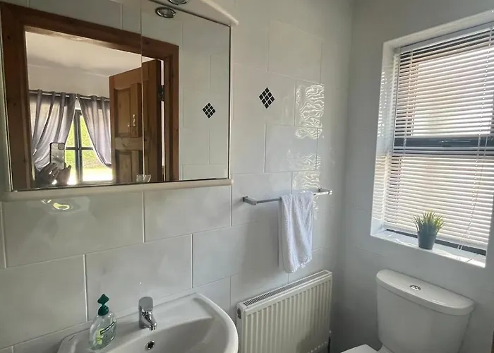 Fabulous 4 Bedroom House, Gateway To Connemara 펜션 *