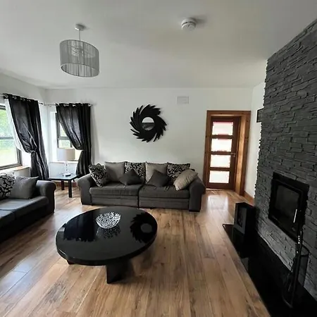 Ferienhaus Fabulous 4 Bedroom House, Gateway To Connemara