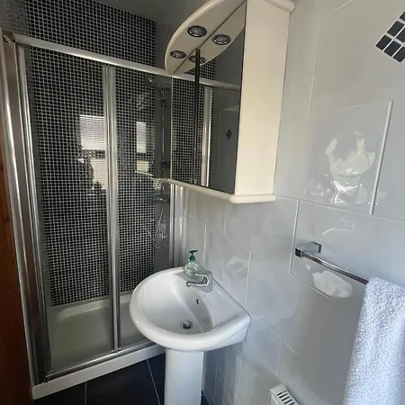 Ferienhaus Fabulous 4 Bedroom House, Gateway To Connemara *